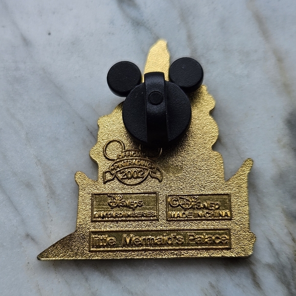 Triton And Ariel From The Little Mermaid Palace Disney Pin - Picture 2 of 2